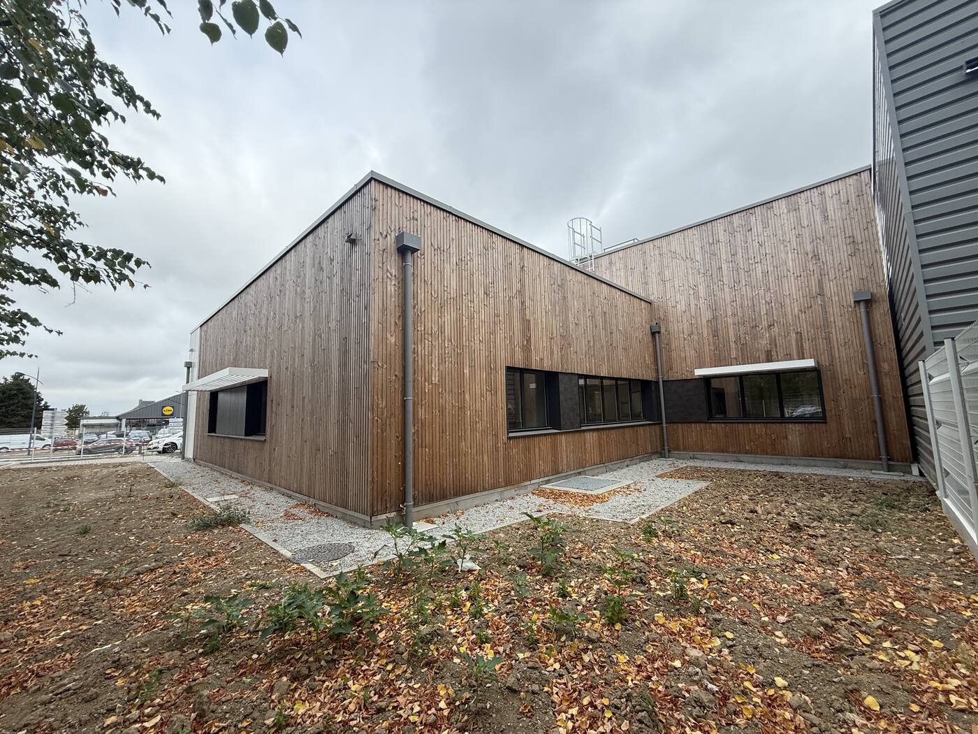 Le bâtiment de la cuisine municipale, bardage bois