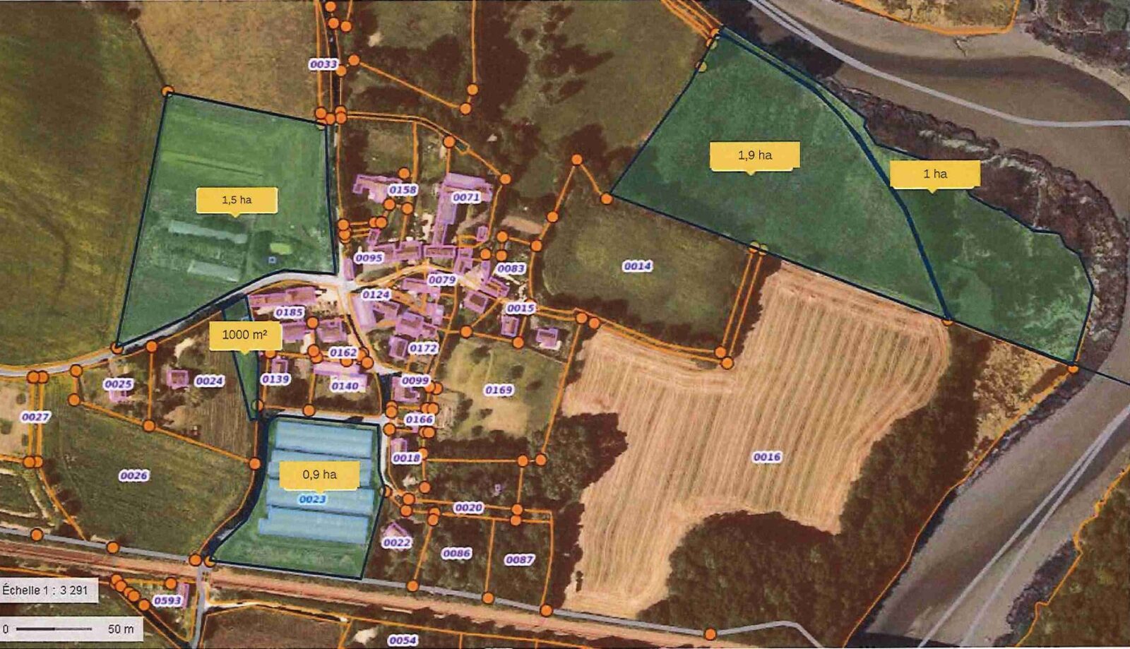 Vue aérienne des parcelles de la ferme municipale, avec leurs surfaces